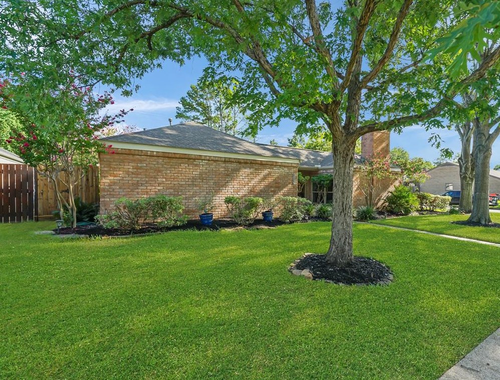 12502 Rocky Knoll Dr, Houston TX  77077-5836 exterior