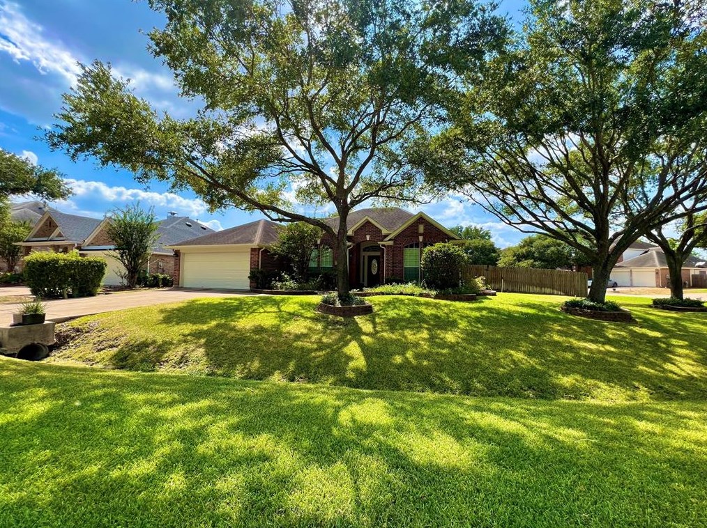 14 Crestview Trl, Houston TX  77082-1519 exterior
