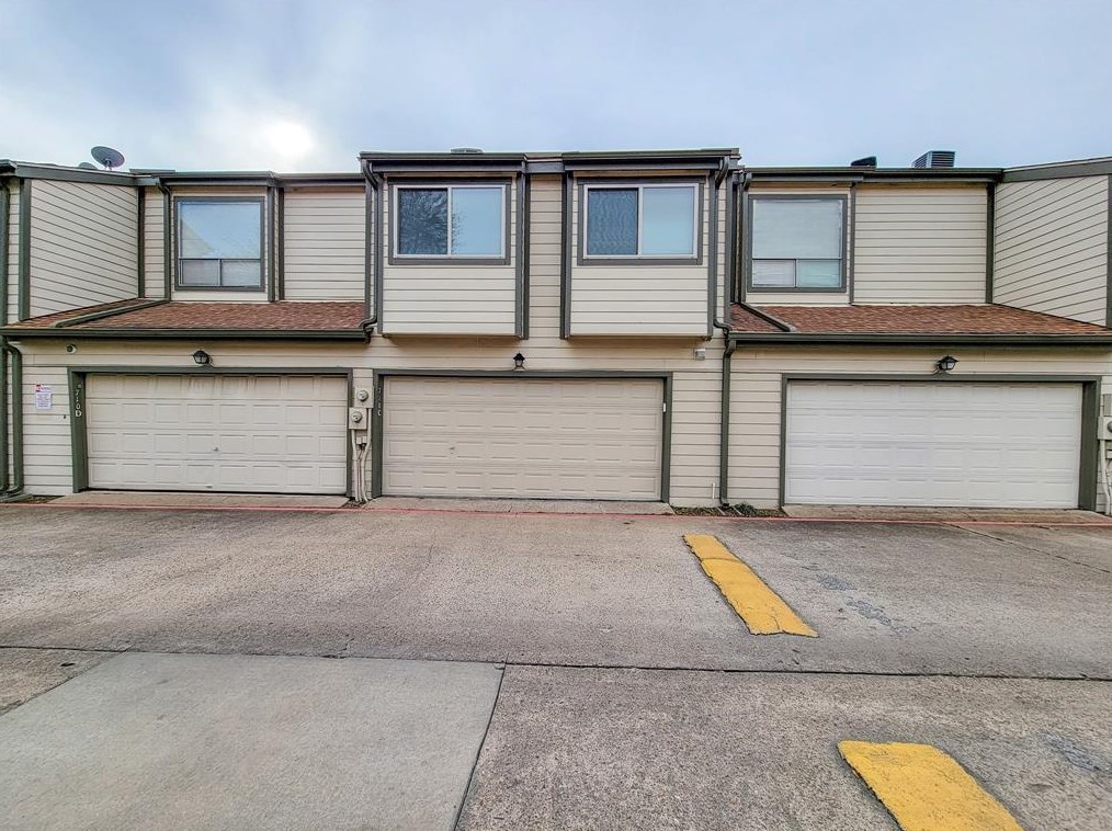 710 Country Place Dr Apt C, Houston, TX