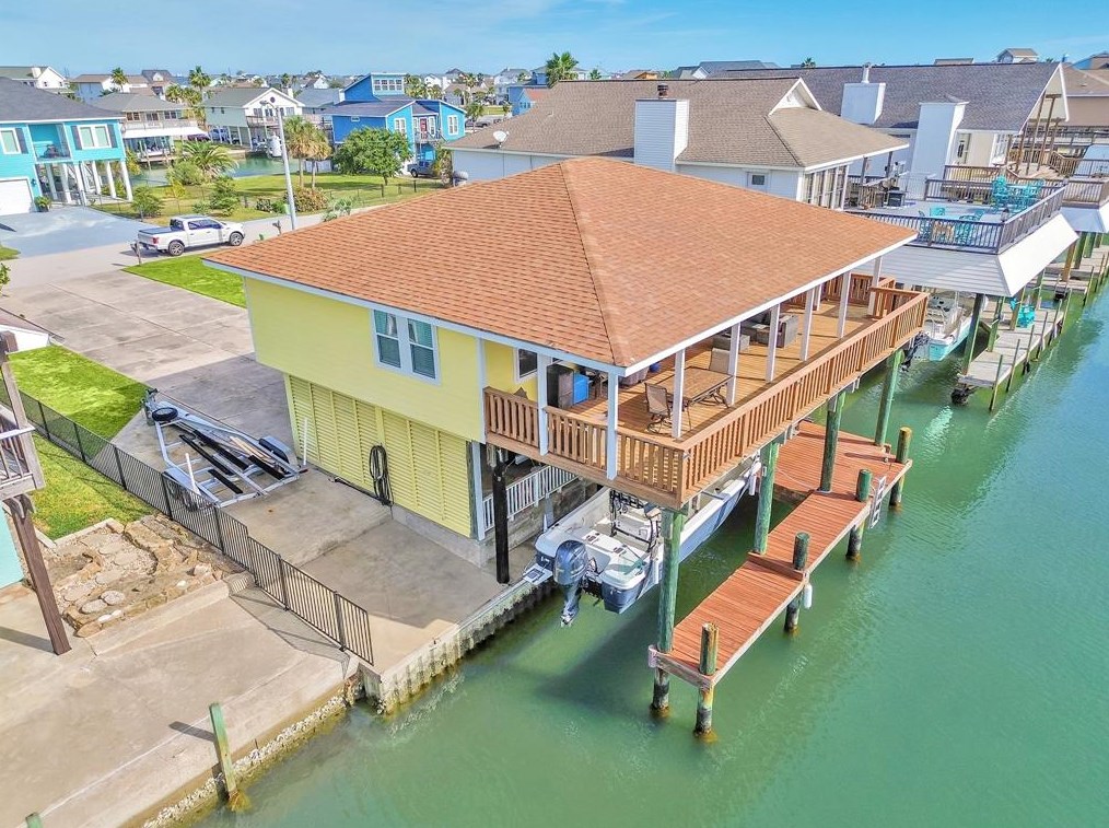 1319 Maui Dr, Galveston, TX 77554