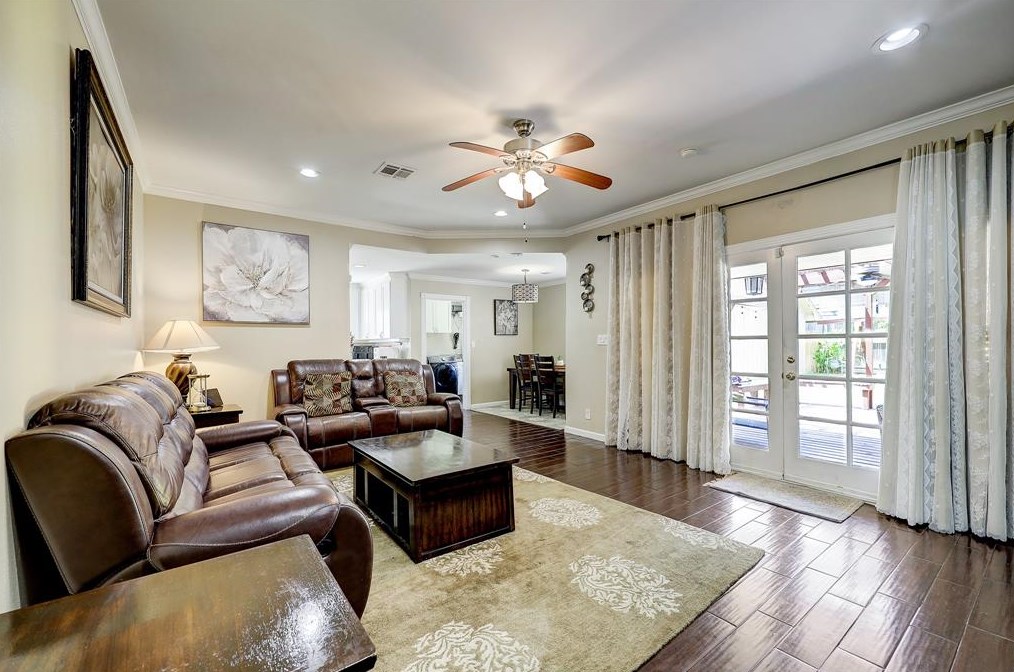 4938 Dumfries Dr, Houston TX  77096-4224 exterior
