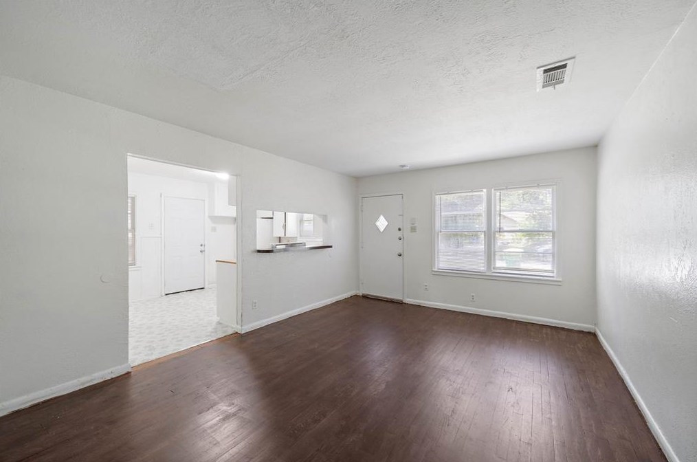411 Forrest St, Baytown, TX 77520-2807