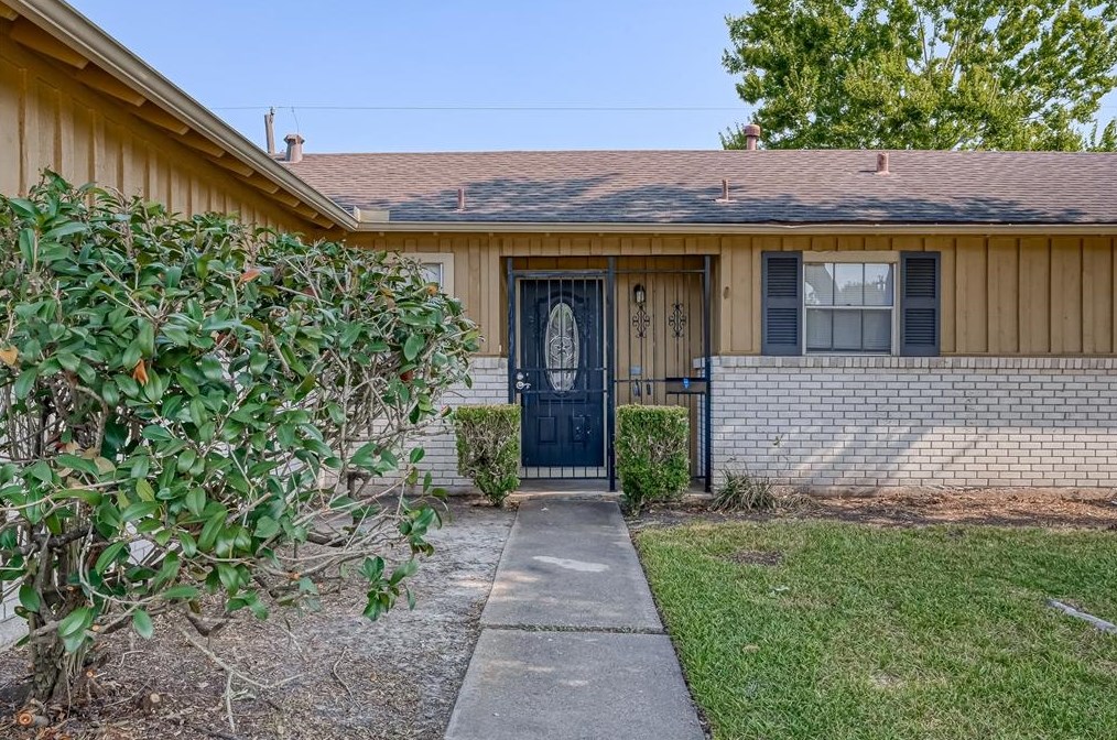5910 Sheringham St, Houston, TX 77085