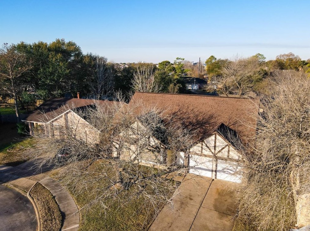 2111 Landcircle Ct, Sugar Land, TX 77478