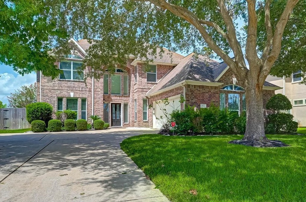 2711 Thompson Crossing Dr, Richmond, TX 77406