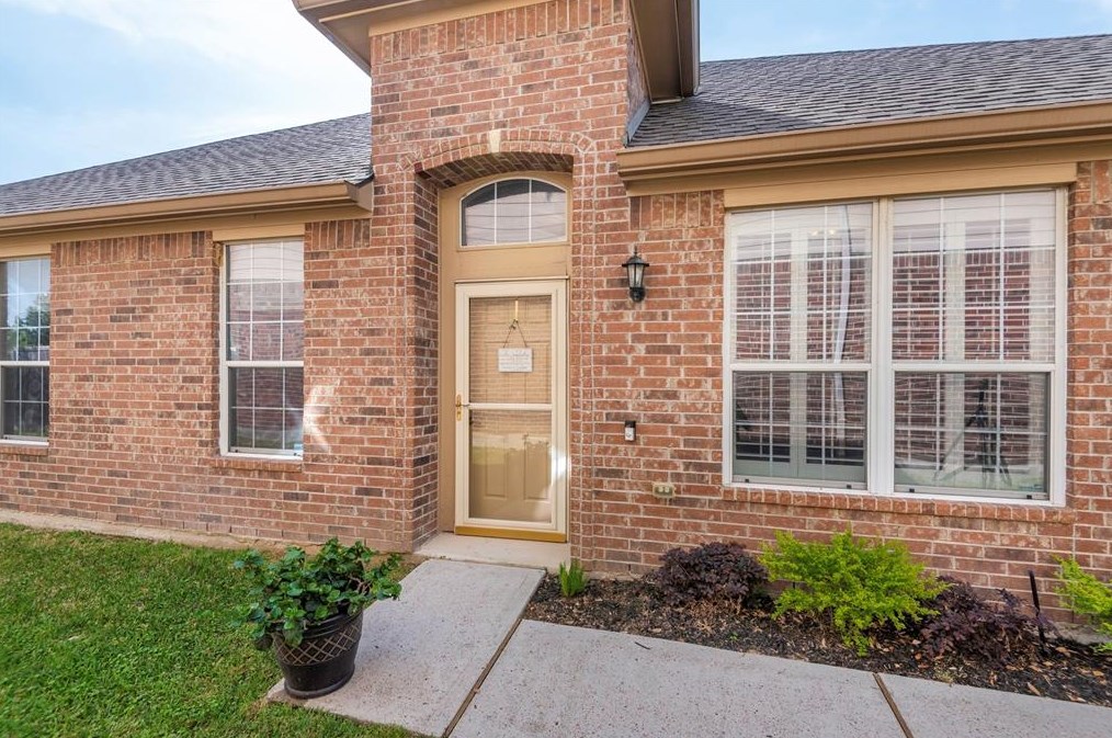 19614 Candlewood Oaks Ln, Spring TX  77379-8273 exterior