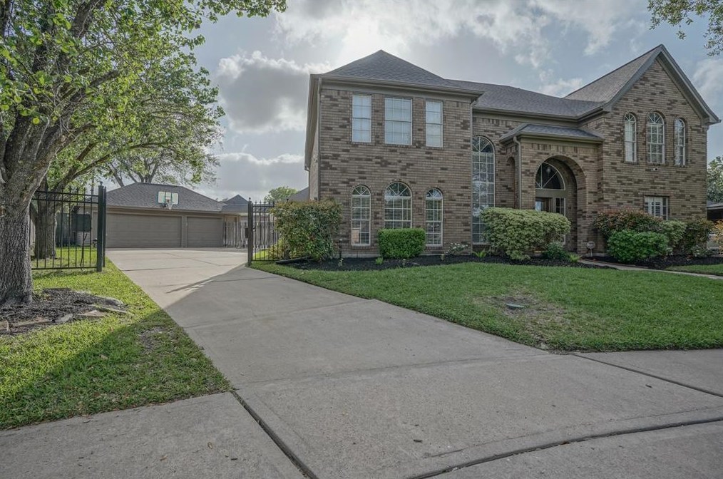 2108 Lakeway Dr, League City, TX 77573
