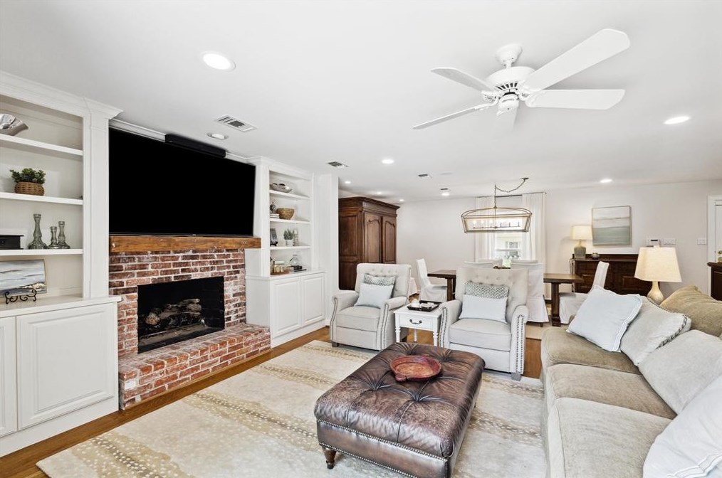 14214 Chadbourne Dr, Houston TX  77079-6525 exterior