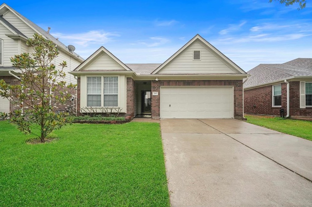 2915 Amber Cliff Dr, Katy, TX 77449-6294