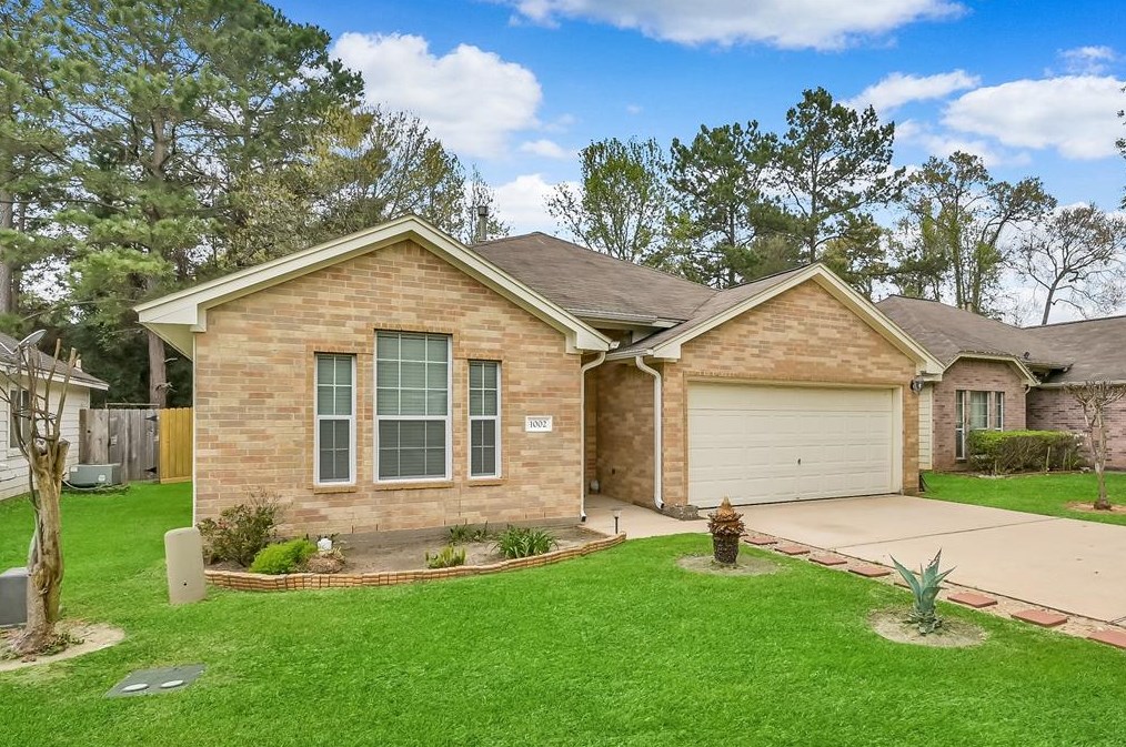 1002 Oak Glen Dr, Conroe, TX 77378