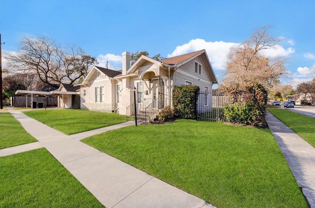 900 Gardner St, Houston, TX 77009