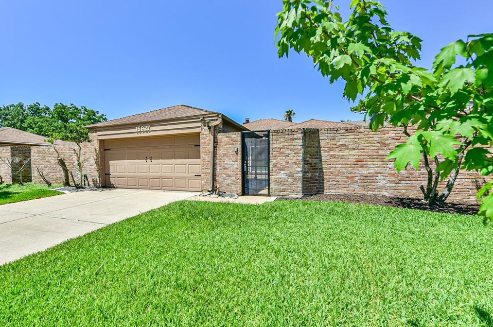16927 Amidon Dr, Spring, TX 77379-4875