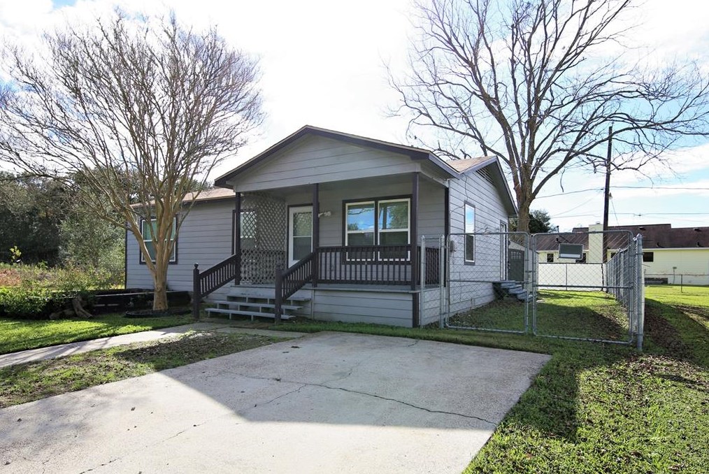 6611 Wayne Johnson Ave, Hitchcock, TX 77563
