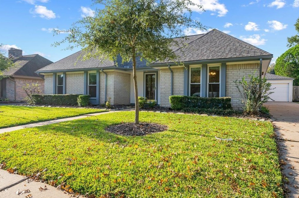 2802 Green Fields Dr, Sugar Land, TX 77479