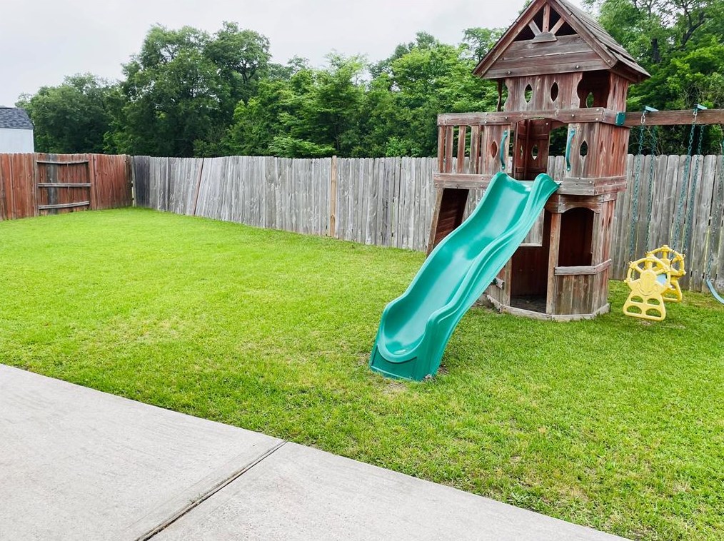 7343 Liberty Tree Ln, Houston TX  77049-3998 exterior