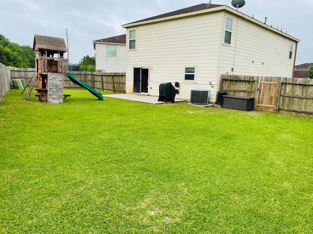 7343 Liberty Tree Ln, Houston TX  77049-3998 exterior