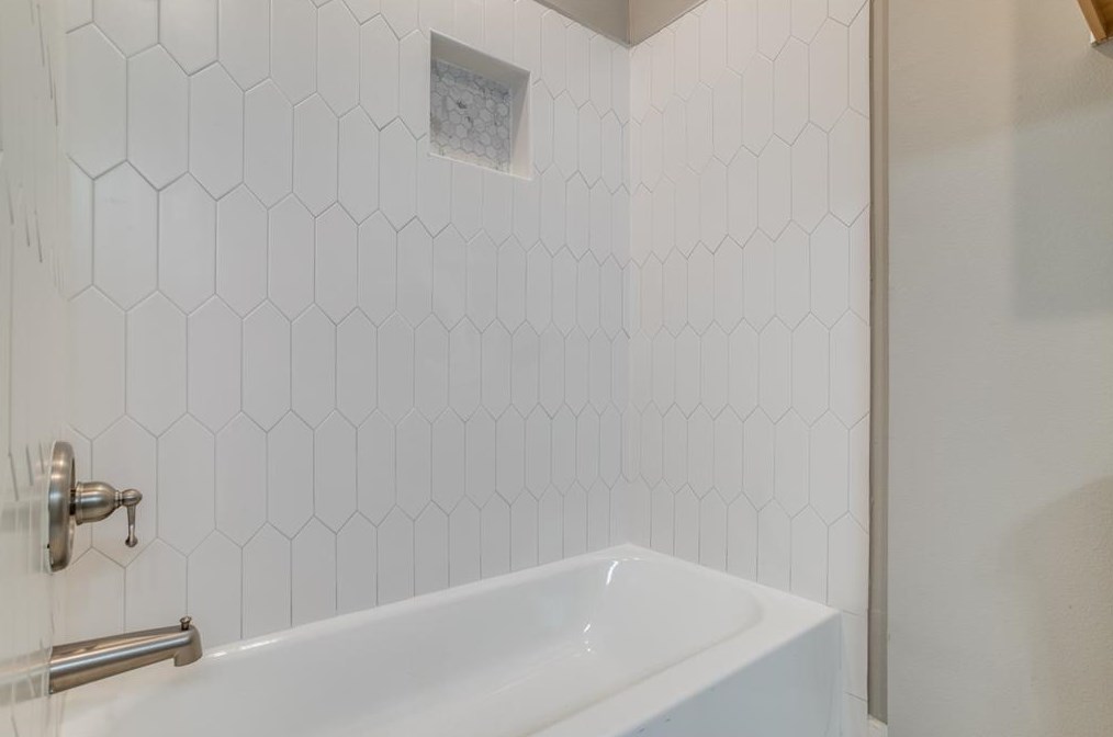 5262 Ella Blvd, Houston TX  77018-1310 exterior