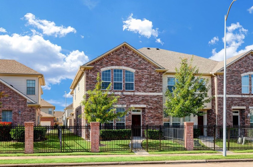 2727 Misty Heath Ln, Houston TX  77082-2142 exterior