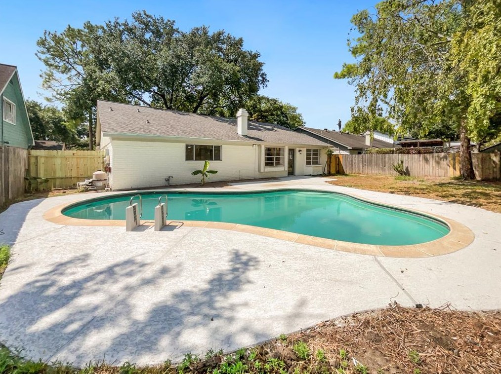 12214 Grn Glade Dr, Houston TX  77099-3118 exterior