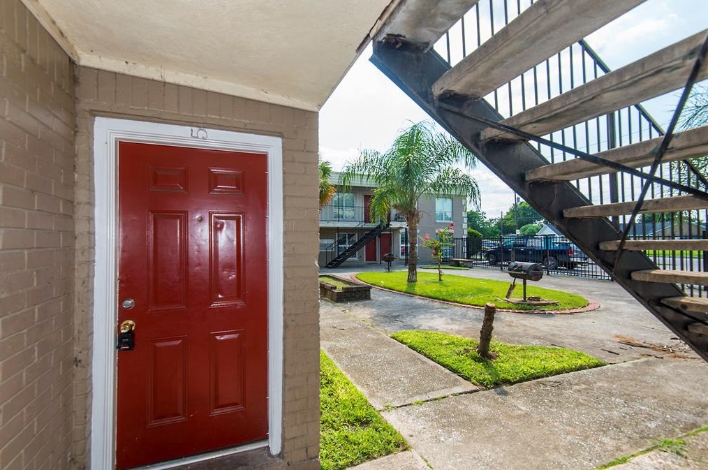 6810 Westover St #1, Houston, TX 77087
