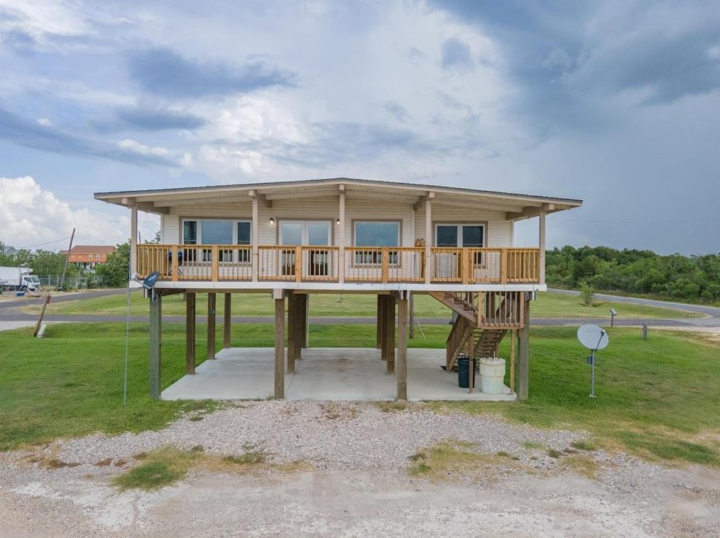 224 Jackson Dr, Anahuac, TX 77514-2378