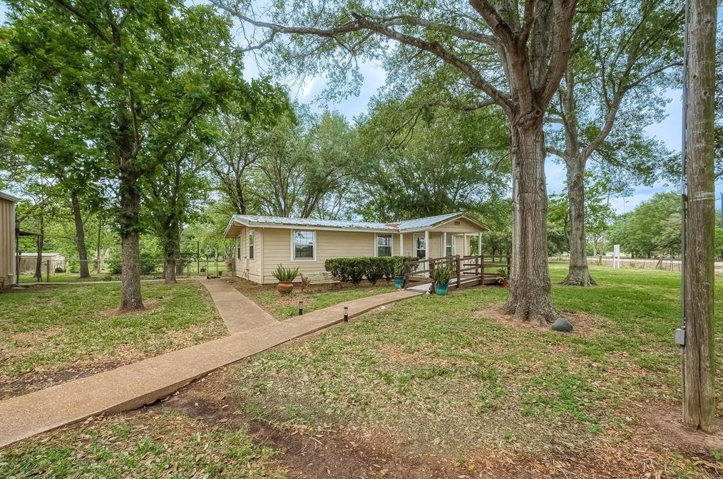 2520 Richmond St, Needville, TX 77461-8148
