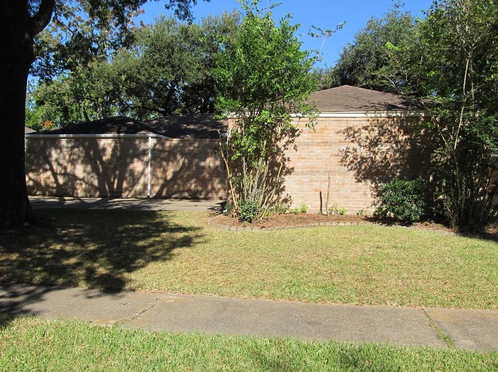 16211 Brookvilla Dr, Houston, TX 77059