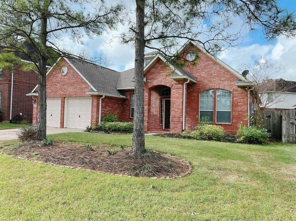 3118 Autumnjoy Dr, Pearland, TX 77584-3095