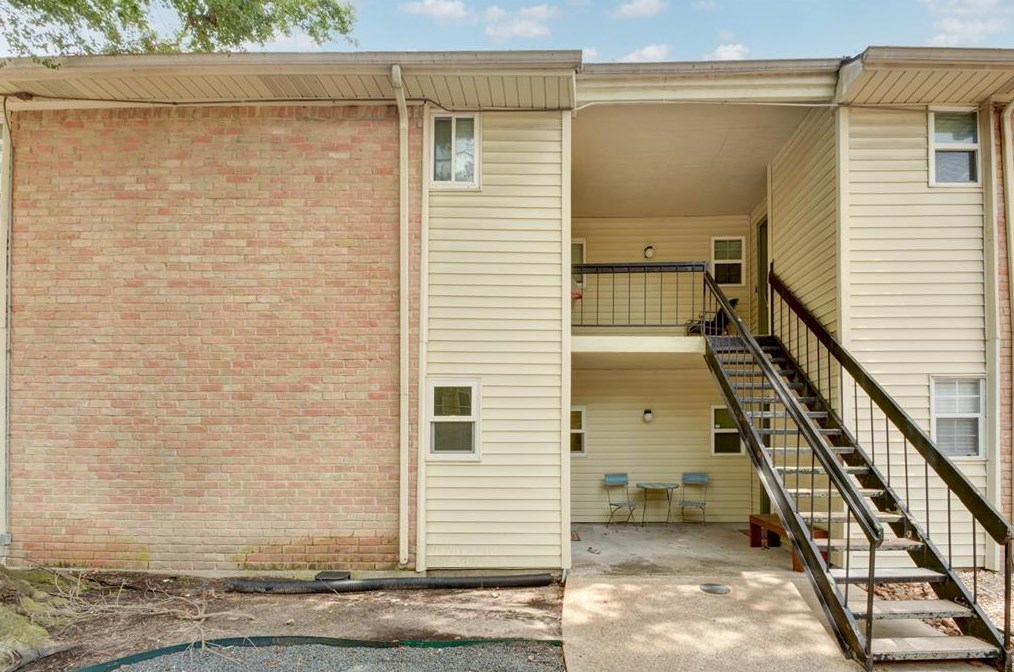 2300 Augusta Dr, Houston, TX 77057-4773