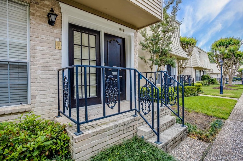 1819 Post Oak Park Dr, Houston, TX 77027
