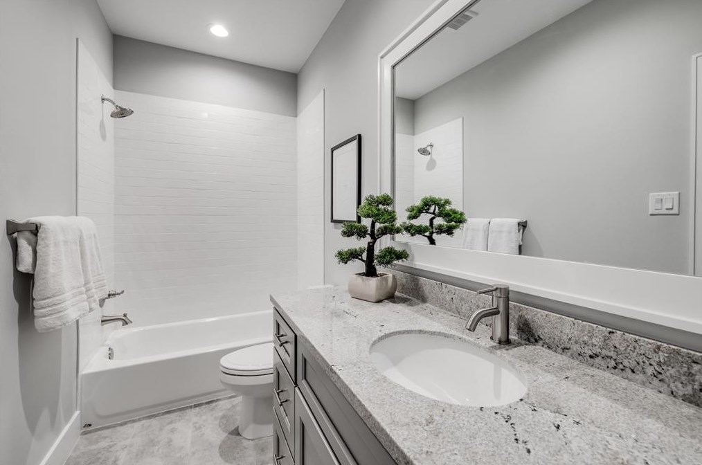 304 27 St, Houston TX  77008-2130 exterior