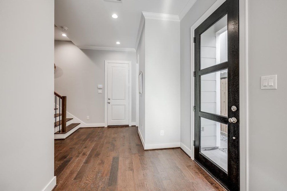 304 27 St, Houston TX  77008-2130 exterior