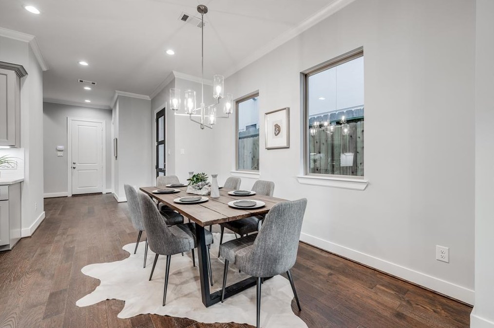 304 27 St, Houston TX  77008-2130 exterior