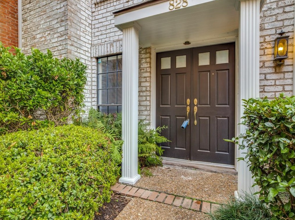 828 Augusta Dr, Houston, TX 77057-2014
