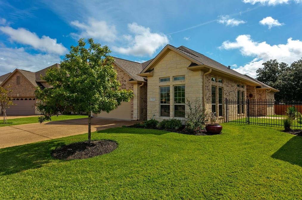 1812 Lakeshore Cir, College Station, TX 77845-4091