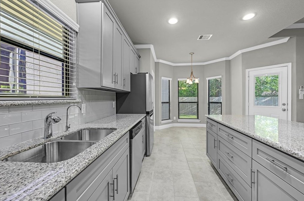 4609 Clover St, Houston TX  77051-2724 exterior