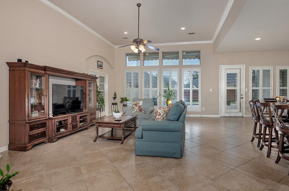 13527 Delwood Spg Ln, Houston TX  77044-1378 exterior