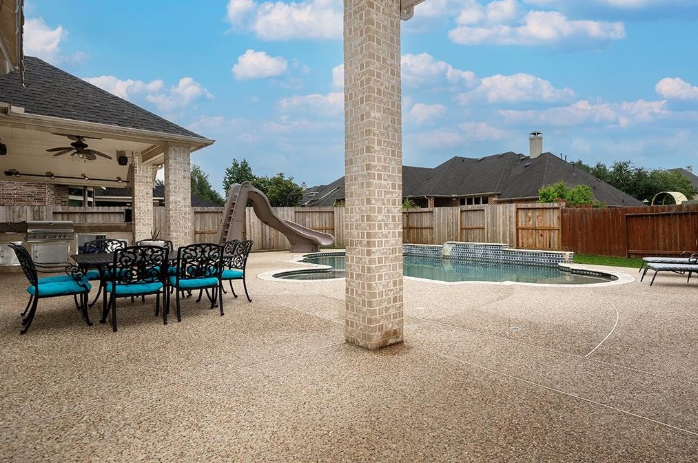 13527 Delwood Spg Ln, Houston TX  77044-1378 exterior