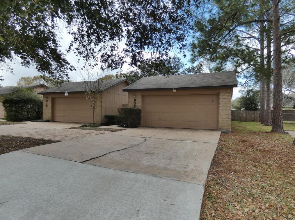 612 Golfview Dr, Richmond, TX 77469
