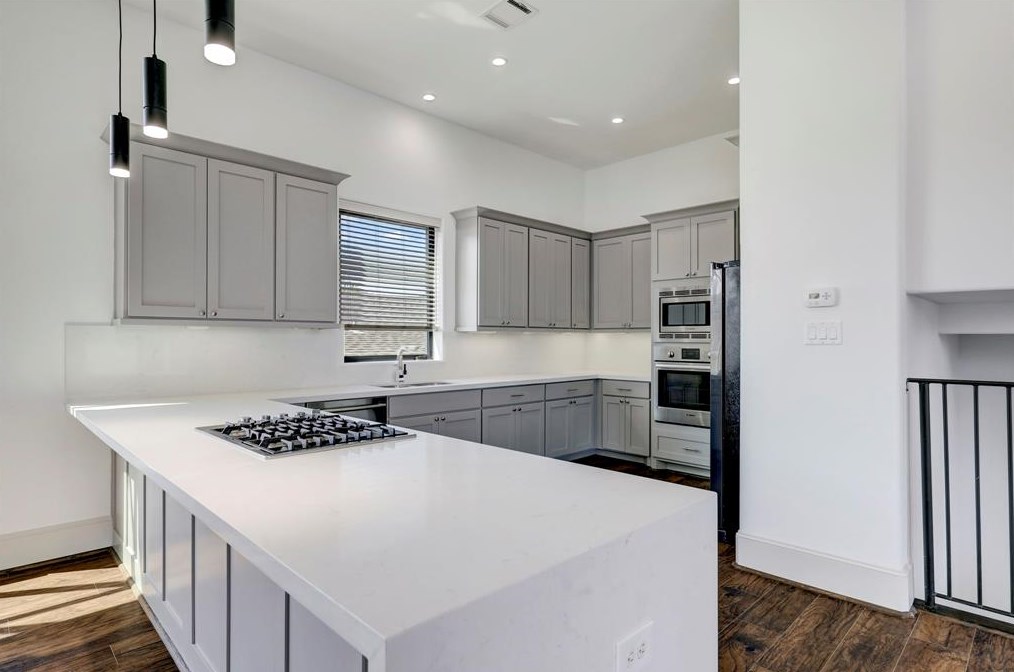 1105 25th St, Houston, TX 77009-1722
