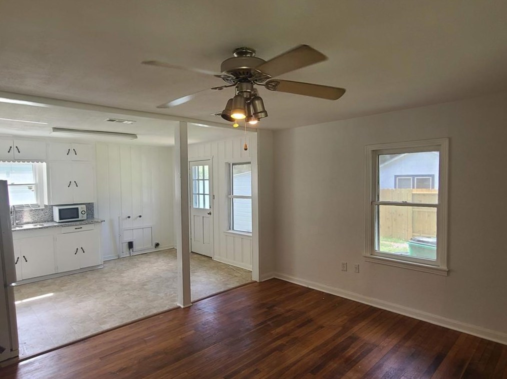 401 Tinsley St, Angleton, TX 77515-5724
