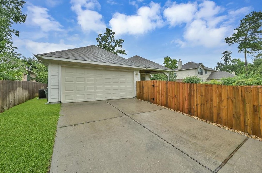 31 Powers Bend Way, Spring TX  77382-5029 exterior