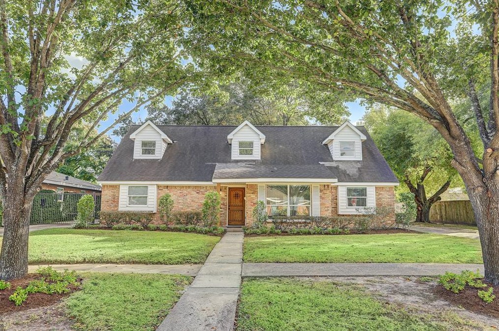 5839 Yarwell Dr, Houston, TX 77096-4830