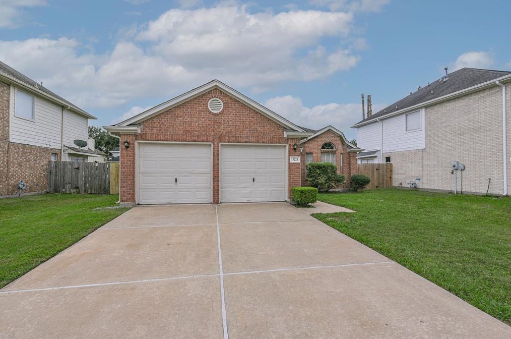 15223 Stoneyview Dr, Houston, TX 77083