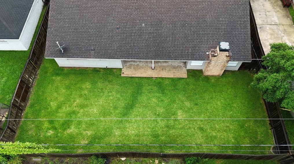 11211 Sageberry Dr, Houston TX  77089-2102 exterior