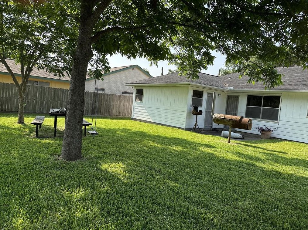 3138 Wuthering Heights Dr, Houston, TX 77045