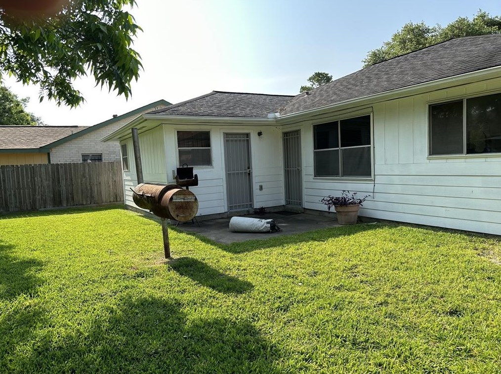 3138 Wuthering Heights Dr, Houston TX  77045-4547 exterior