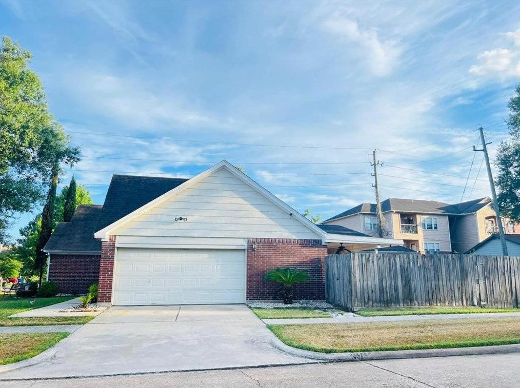 15719 Baytree Dr, Houston, TX 77070-1601