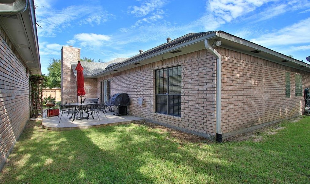 14103 Muirfield Vlg, Houston TX  77069-1753 exterior