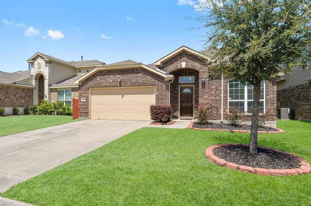 2518 Riverway Dr, Conroe, TX 77304
